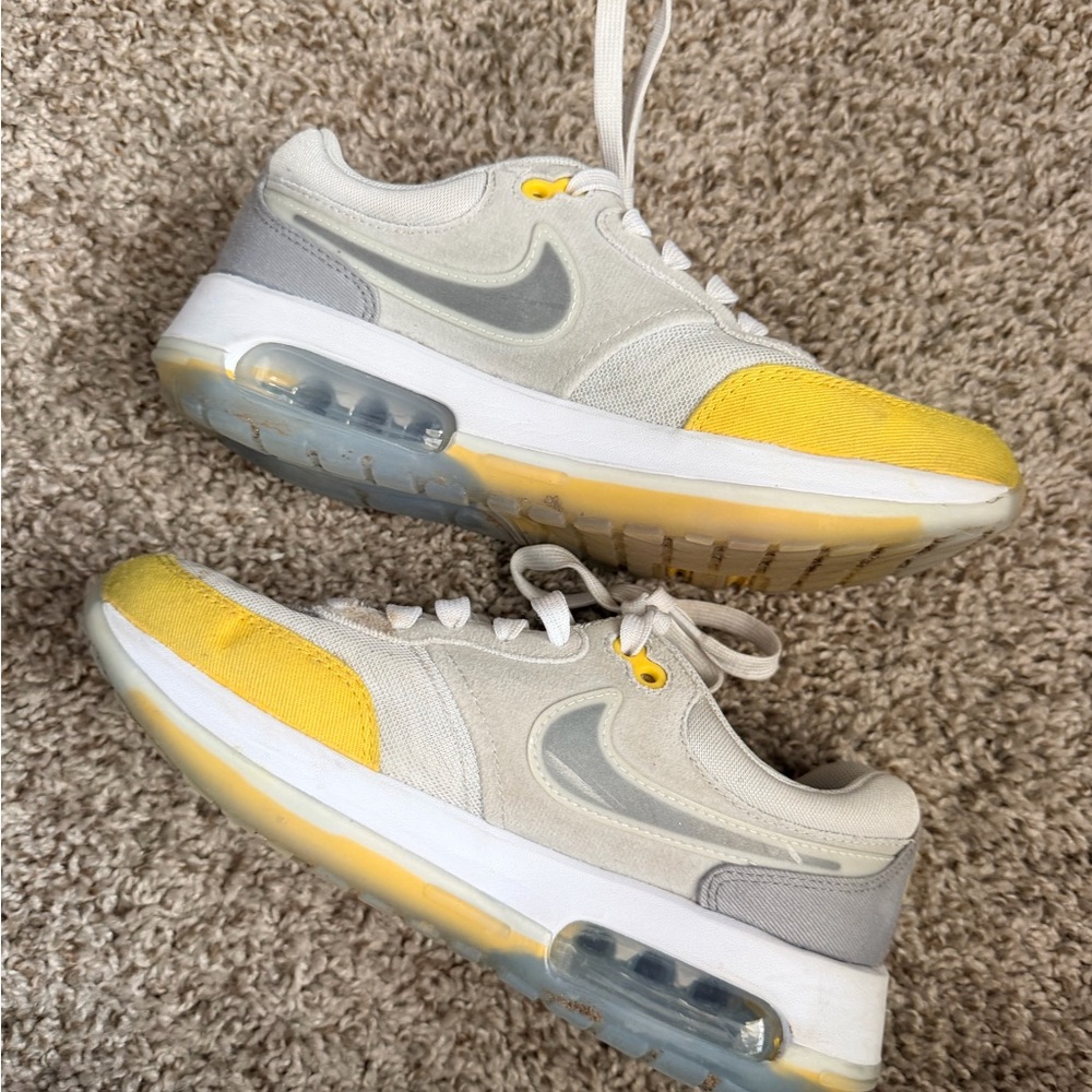 Nike Kids Low-Top Sneakers in Yellow & Light Gray